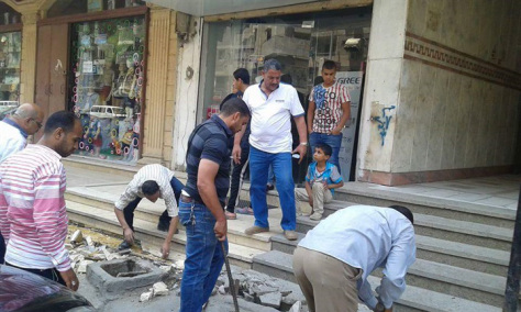 ملف:بالعصا أثناء تصوير القبض.jpg