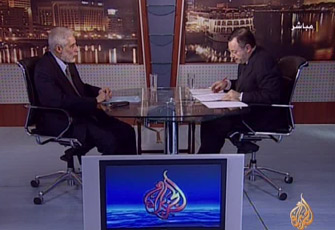 د.محمود عزتفى حواره مع احمد منصور.jpg