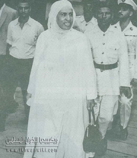 ملف:الحاجة-زينب-الغزالي-في-قضية-1965م-وبعد-النطق-بالحكم.jpg
