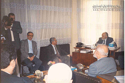 الأستاذ-مصطفى-مشهور-وحسنى-عبد-الباقى-والهضيبي-ويقوم-بالتصوير.jpg