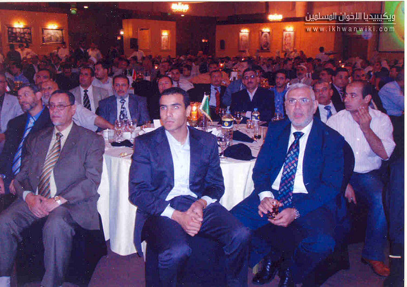 ملف:الحاج-السيد-نزيلى-والدكتور-أبو-الفتوح-وسط-الضيوف.jpg