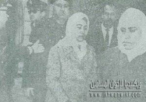 الحاجة-زينب-الغزالي-وحميدة-قطب-عام-1965م-امام-مبنى-المحكمة.jpg