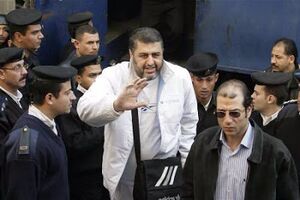 الشاطر اثناء المحاكمات.jpg