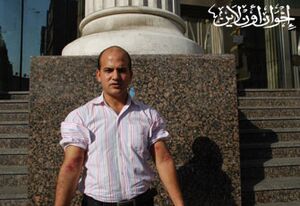 الطايش يكشف اثار التعذيب على جسده.jpg
